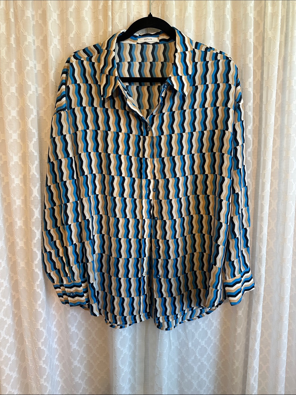 #891 Button-Up Wavy Stripe Blouse in Blue & Cream